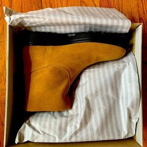 Women’s suede boots